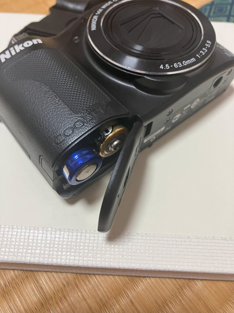 COOLPIXL610の電池ふたの破損